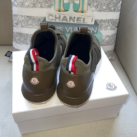 Moncler  -Size US 10 - Picture 5 of 14